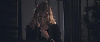 Actress - Gwyneth Paltrow: Movie - shows her nude tit in Two Lovers